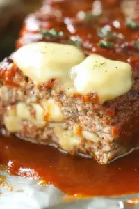 Cheese-Stuffed Chicken Meatloaf